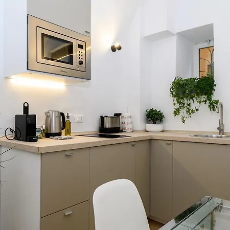 Cozy & With Private Entrance By Ndp Rent Apartmán