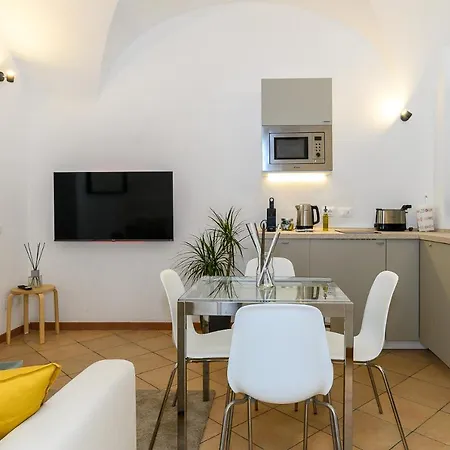 Apartmán Cozy & With Private Entrance By Ndp Rent Řím
