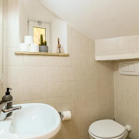 Cozy & With Private Entrance By Ndp Rent *